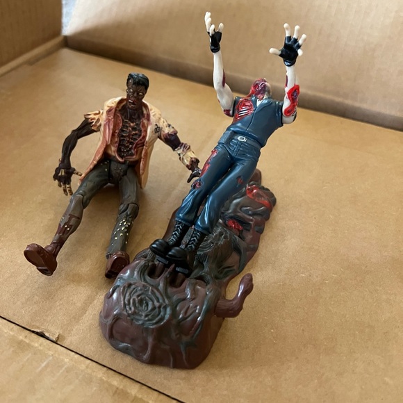 Resident Evil Lab Coat Zombie & Forest Speyer
Action Figures 1998 Toy Biz Capcom - Picture 3 of 6